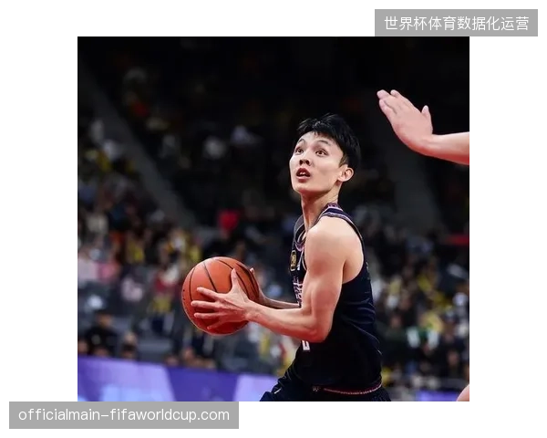 广东队在一场历史性的大胜中全面压制辽宁，篮板球和投篮命中率等关键数据遥遥领先